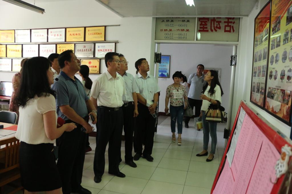 辅导员杨亚珺汇报色情片
服务型党组织建设工作